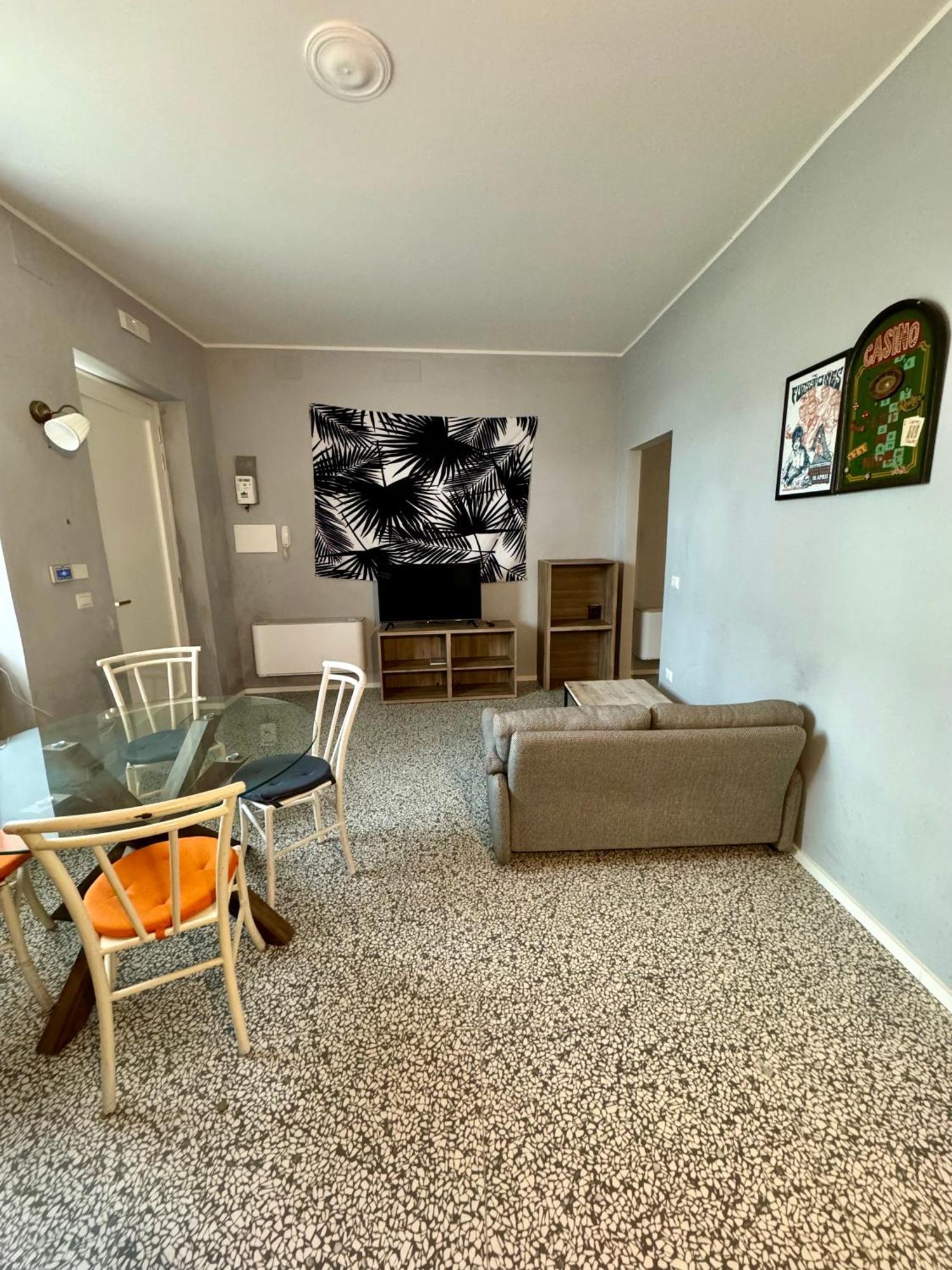 4 Balconi Rooms Paladini B&B E Appartamenti Lecce Exterior foto